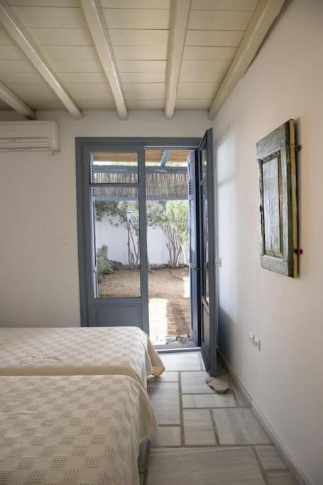 Beachfront 2Br Apartment - Free Parking Livadi  Exterior foto